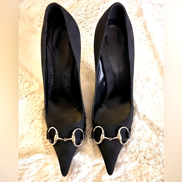 Gucci Women’s pumps. Classic GG logo. Black with gold hard wear. Size 8. - Picture 3 of 7